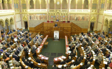 Háromnapos ülést tart a parlament 