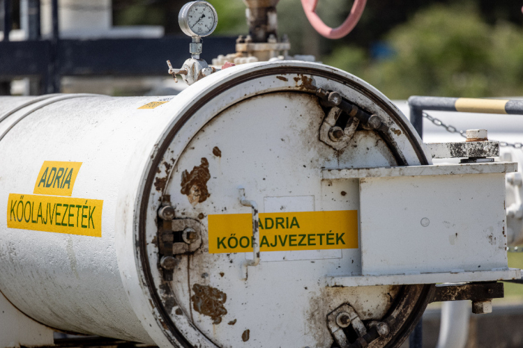 A Mol szerint a Janaf magadabb tranzitdíjon szállít olajat