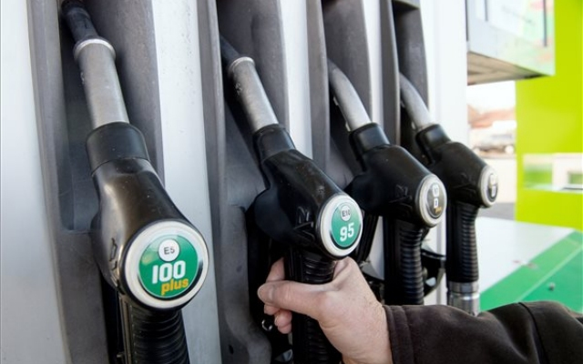 A kormány 575 millió liter üzemanyagot szabadít fel a biztonsági kőolajtermék-készletből
