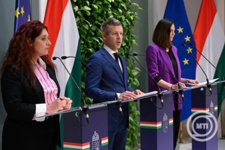 A végrehajtási rendszerről, a Dunaferr sorsáról, az azbesztszennyezésről is tárgyalt a kabinet